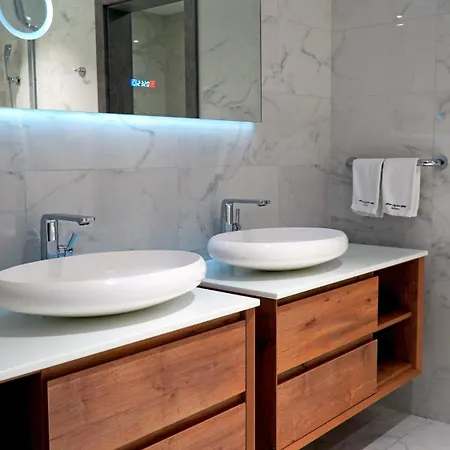 Aniroc Signature Hotel Arad Exterior photo Bathroom